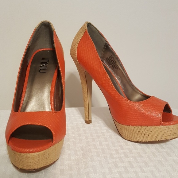 High heel pumps - Picture 1 of 7